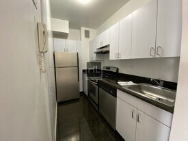 5 AVENUE in New York, NY - Building Photo