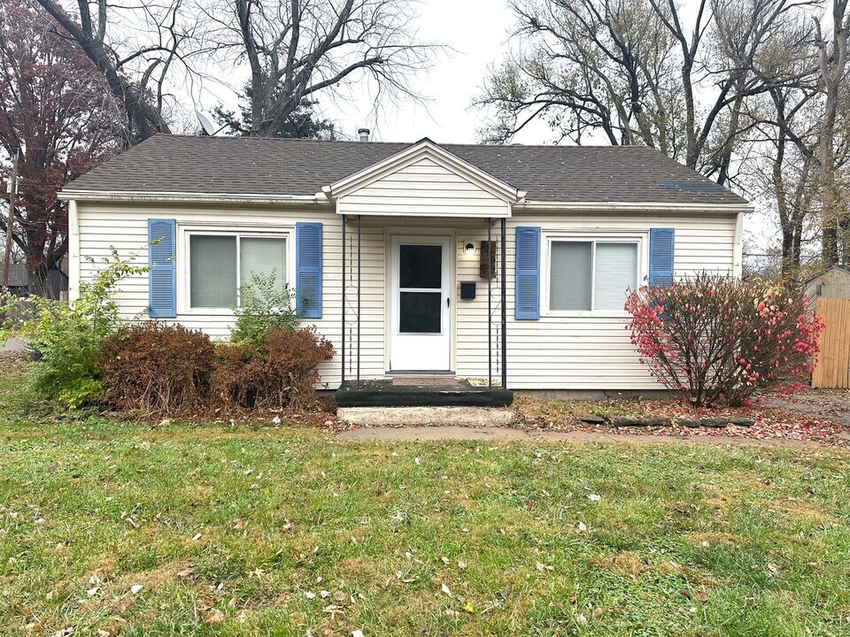 2240 SW Jewell Ave in Topeka, KS - Building Photo