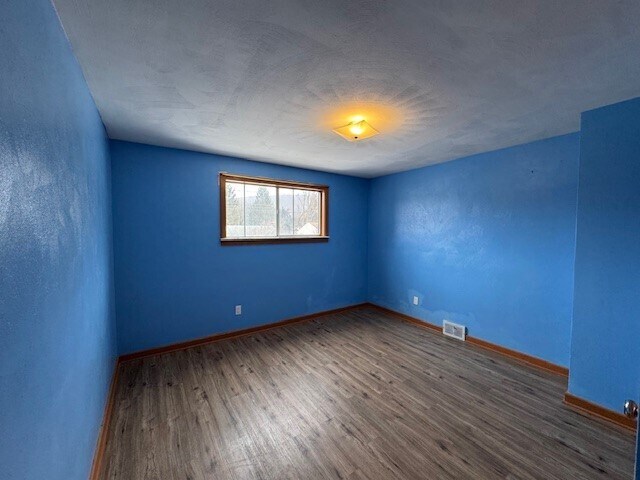 812 Dickinson Dr in Vestal, NY - Building Photo - Building Photo