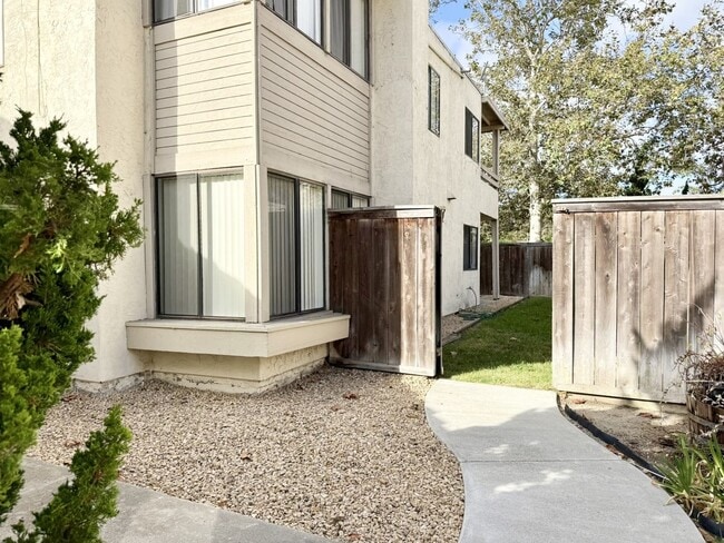 167 Avenida Las Brisas in Oceanside, CA - Foto de edificio - Building Photo