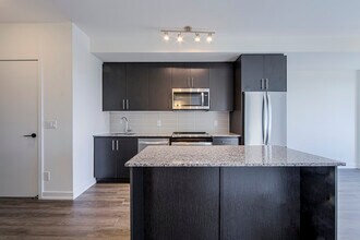 345-345 Wheat Boom Dr. in Oakville, ON - Building Photo - Building Photo