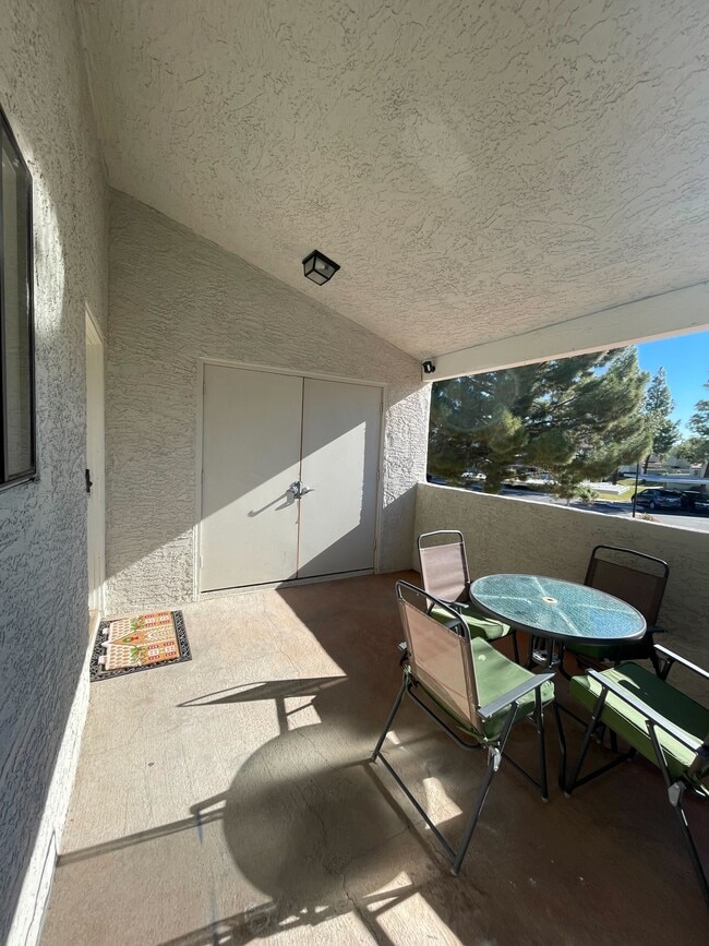 850 S River Dr, Unit 2069 in Tempe, AZ - Foto de edificio - Building Photo