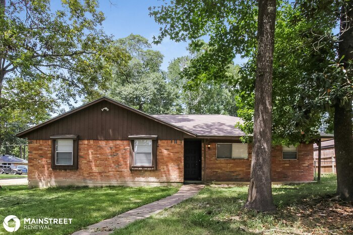 2003 Woodway Dr in New Caney, TX - Building Photo