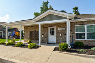 McCormick Greene in Sistersville, WV - Foto de edificio - Building Photo