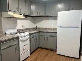 1233 Main St in Holden, MA - Building Photo