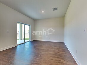33848 Night Lily Dr in Zephyrhills, FL - Building Photo - Building Photo