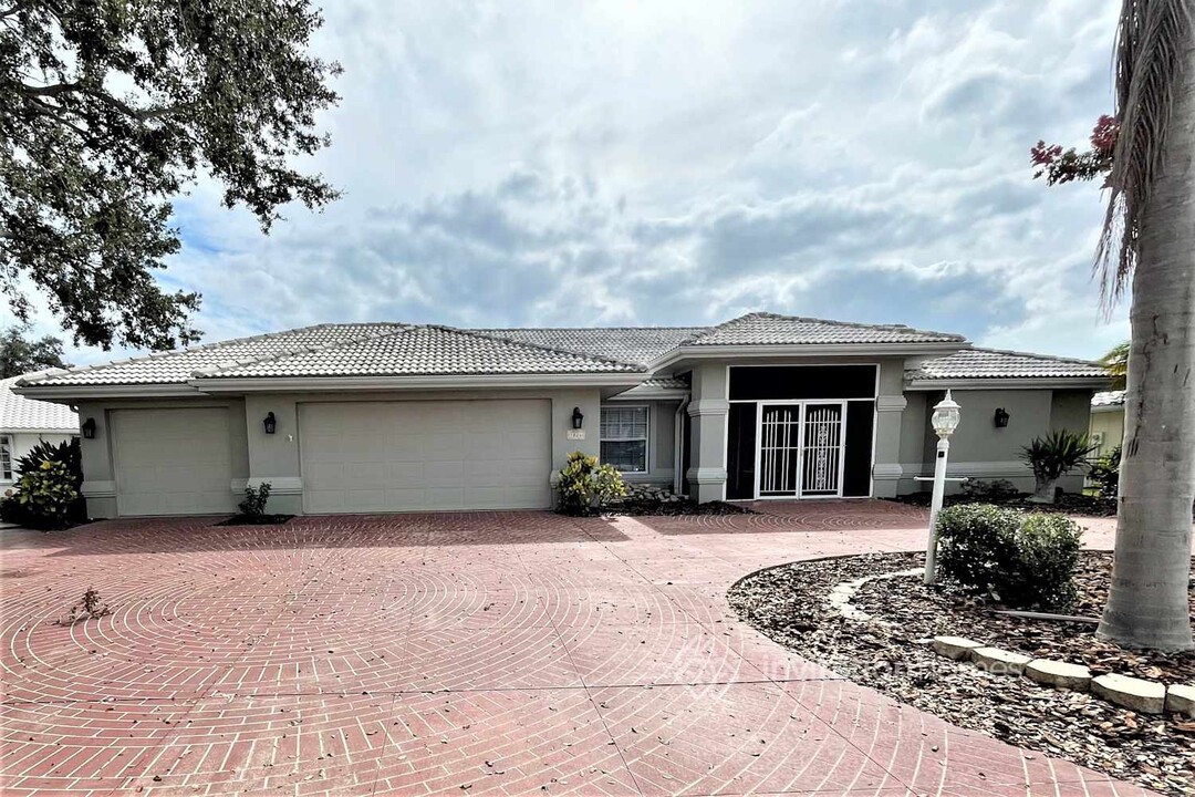 1026 Beckley Cir in Venice, FL - Building Photo