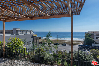 22609 Pacific Coast Hwy in Malibu, CA - Building Photo - Building Photo