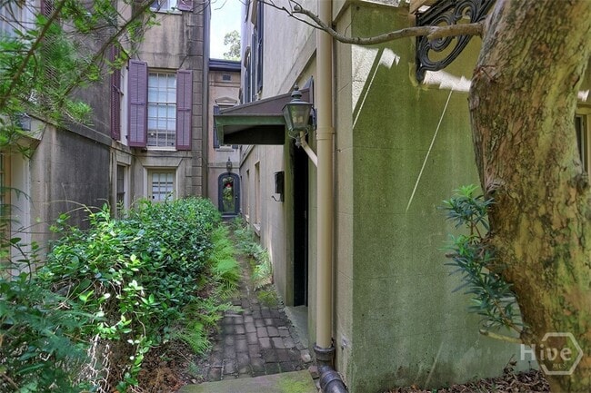 216 E Gaston St in Savannah, GA - Building Photo - Building Photo