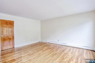 44 Davenport Ave in Tenafly, NJ - Building Photo - Building Photo