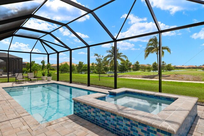 18694 Royal Hammock Blvd in Naples, FL - Building Photo - Building Photo