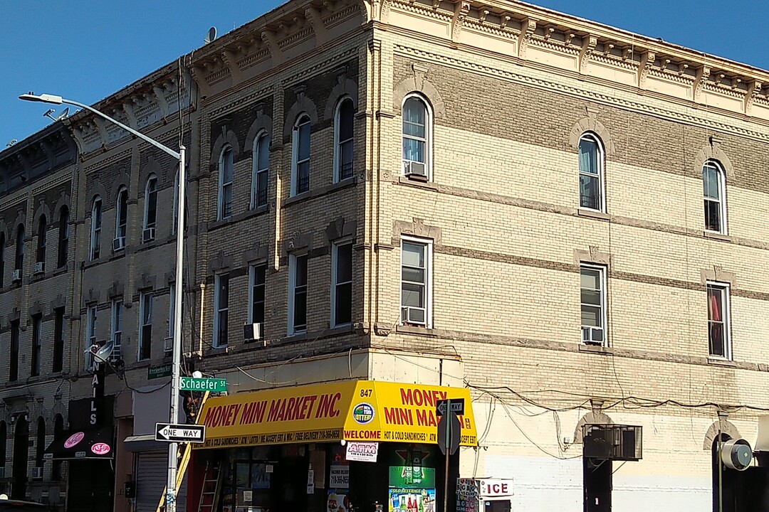 847 Knickerbocker Ave in Brooklyn, NY - Building Photo