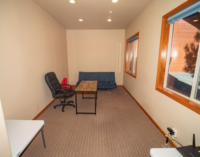 243 E Jeffrey Pine Rd in Reno, NV - Building Photo - Building Photo