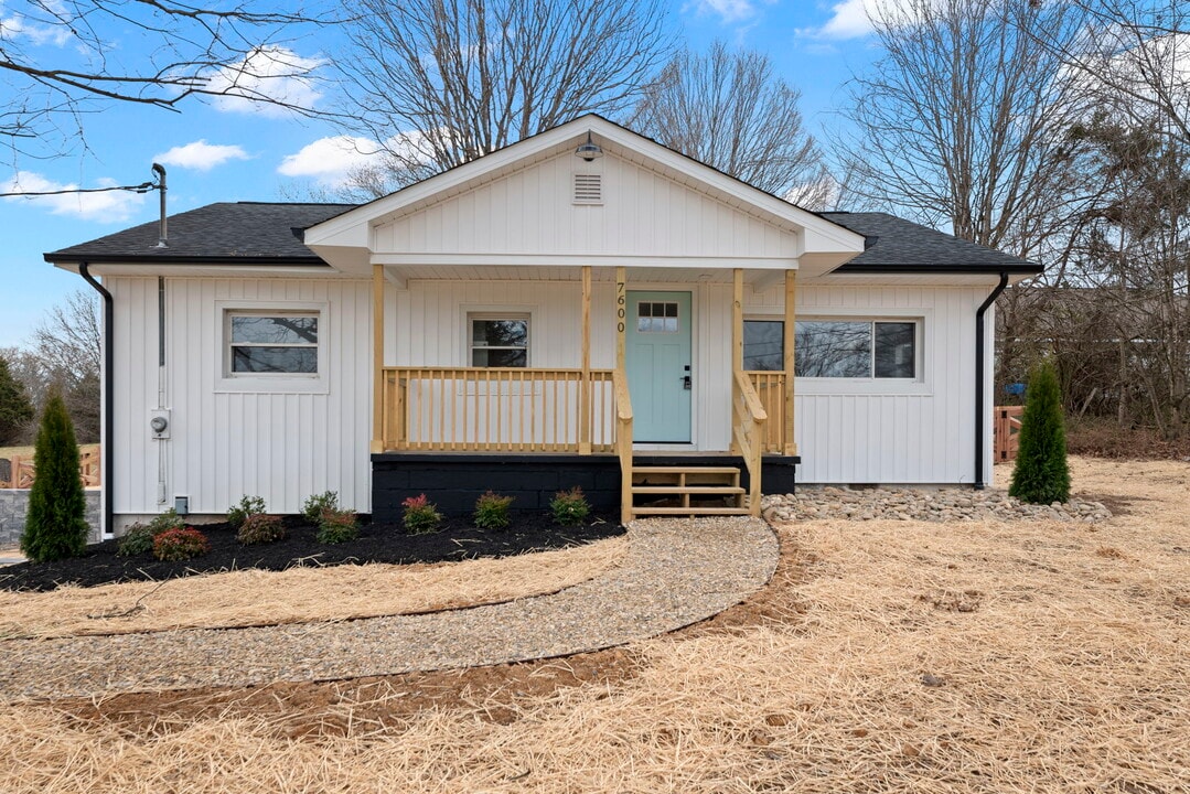 7600 Rustic Ln in Knoxville, TN - Building Photo