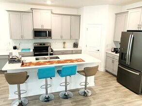 12018 Language Way in Orlando, FL - Foto de edificio - Building Photo