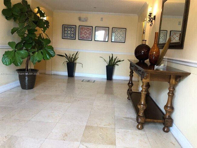 322 Madeira Ave in Coral Gables, FL - Building Photo - Building Photo