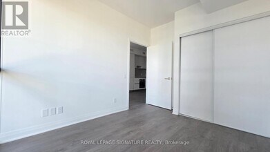 4015 The Exchange in Mississauga, ON - Building Photo - Building Photo