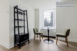 450 W 42nd St in New York, NY - Building Photo - Building Photo