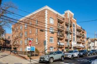 6907 43rd Ave in Flushing, NY - Building Photo - Primary Photo