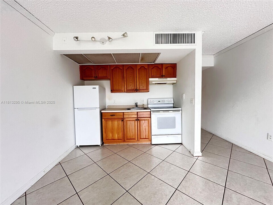 13455 SW 16th Ct in Pembroke Pines, FL - Building Photo