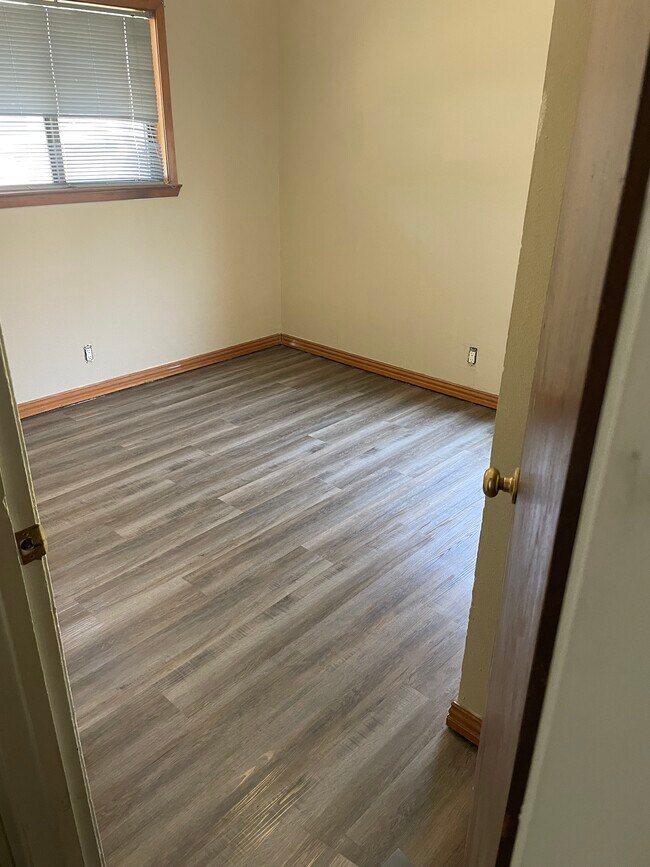 401 W Lindbergh Blvd in Universal City, TX - Building Photo - Building Photo