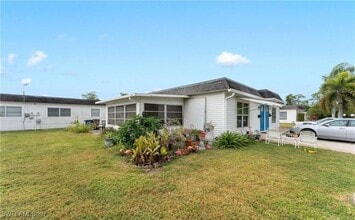 8 Tangelo Ct in Lehigh Acres, FL - Building Photo - Building Photo