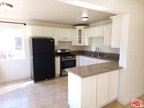819 E 73rd St in Los Angeles, CA - Building Photo - Building Photo