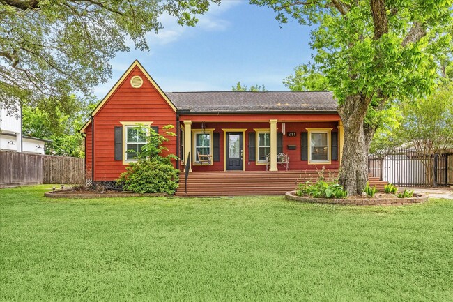 property at 211 W 31st St