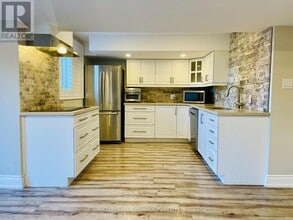 996 Booth Ave in Innisfil, ON - Building Photo - Building Photo