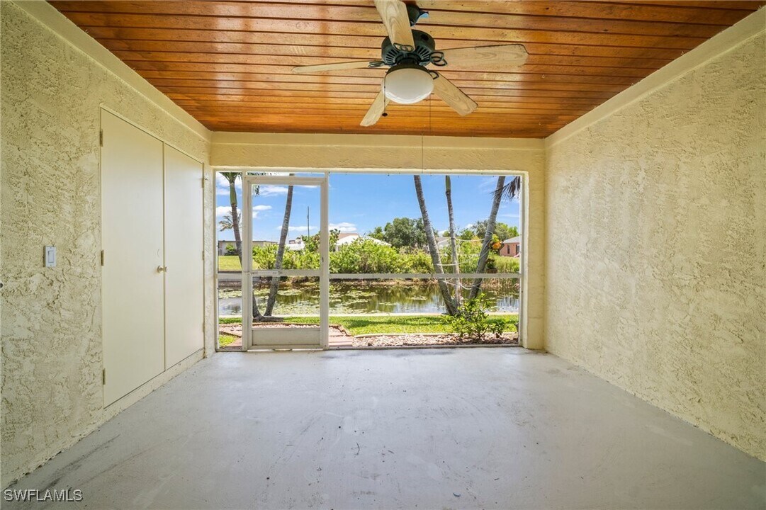 722 SW 35th St in Cape Coral, FL - Building Photo