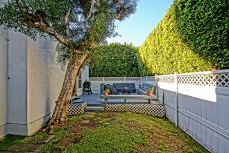 571 27th St in Manhattan Beach, CA - Building Photo - Building Photo