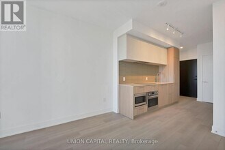 36 Olive Ave in Toronto, ON - Building Photo - Building Photo