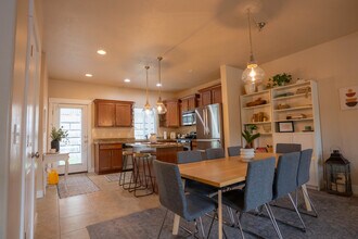 9023 S Quarry Stone Way in Sandy, UT - Building Photo - Building Photo