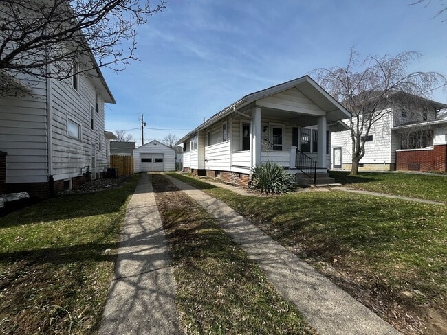 1643 Hinton Dr in Fort Wayne, IN - Building Photo - Building Photo