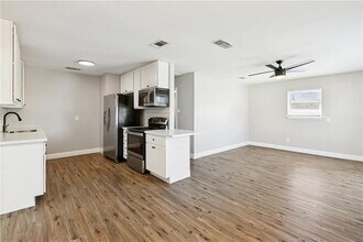 2809 N Turnbull Dr in Metairie, LA - Foto de edificio - Building Photo