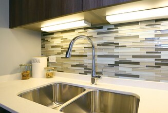 359 W Hubbard St in Chicago, IL - Building Photo - Building Photo