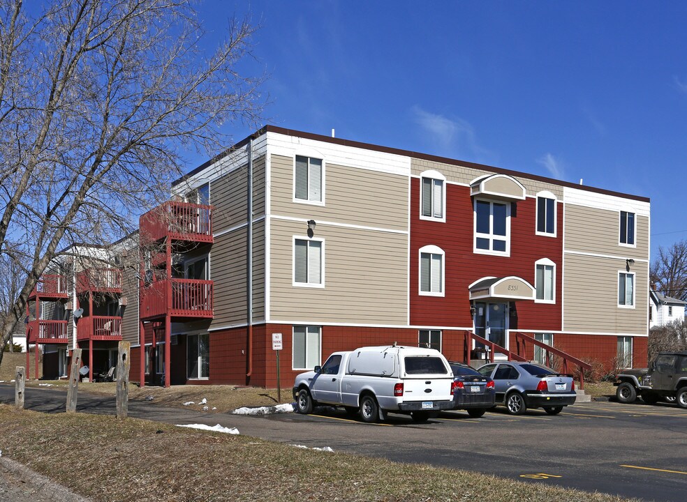 Rockford Villa Apartments in Rockford, MN - Foto de edificio