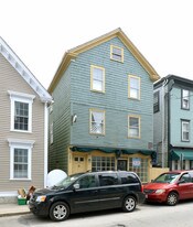 126-128 Spring St in Newport, RI - Building Photo