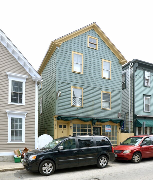 126-128 Spring St in Newport, RI - Building Photo