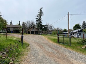 6353 Forest Ln in Paradise, CA - Foto de edificio - Building Photo