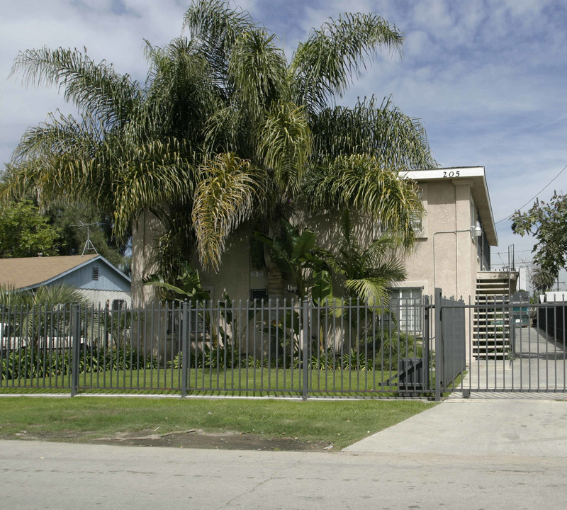 205 W Tichenor St in Compton, CA - Building Photo