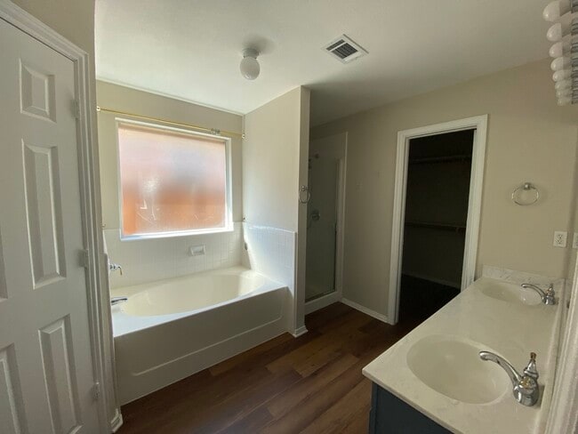 1704 Cancun Dr in Mansfield, TX - Building Photo - Building Photo