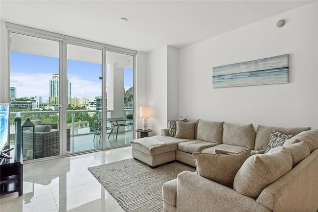 50 South Pointe Dr, Unit 805 in Miami Beach, FL - Building Photo - Building Photo