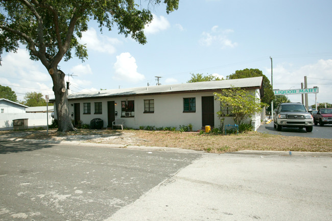 7200 4th St N in St. Petersburg, FL - Foto de edificio - Building Photo