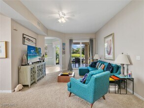 9071 Las Maderas Dr in Bonita Springs, FL - Foto de edificio - Building Photo