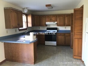 33 Burleigh Rd in Bangor, ME - Building Photo - Building Photo