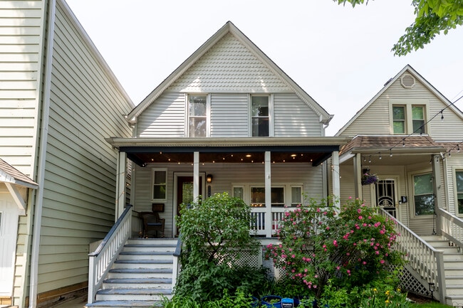 property at 2156 W Cuyler Ave