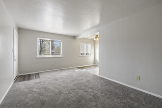 Monterey Apartments in Hampton, VA - Building Photo - Interior Photo