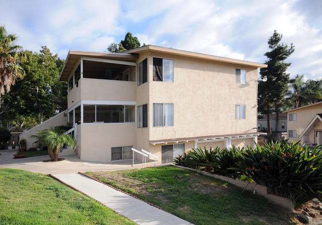 718-732 Stevens Ave in Solana Beach, CA - Foto de edificio - Building Photo