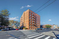 5133 Goldsmith St in Elmhurst, NY - Foto de edificio - Building Photo